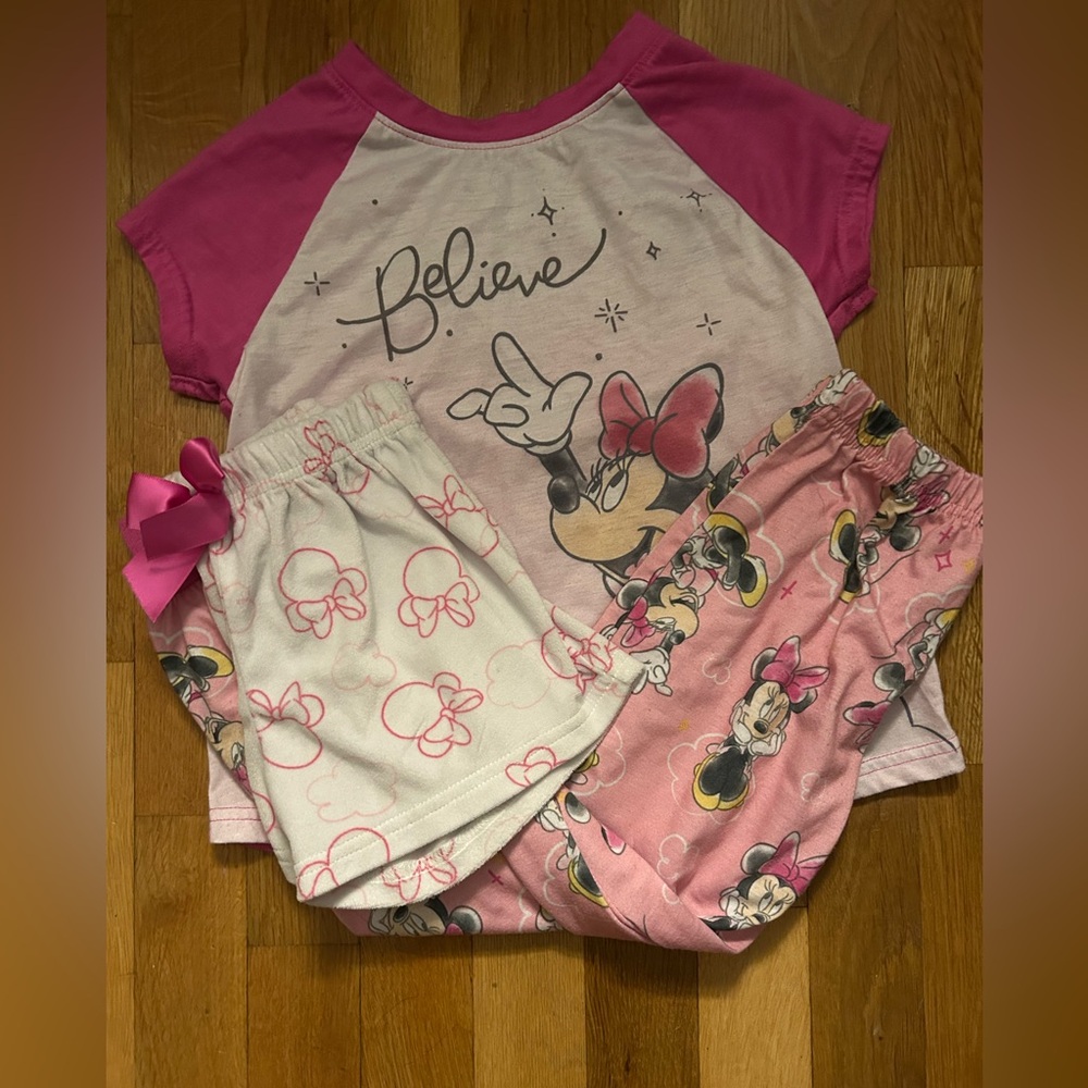 Girl’s size 6 Disney Minnie Mouse Pink Pajama Set